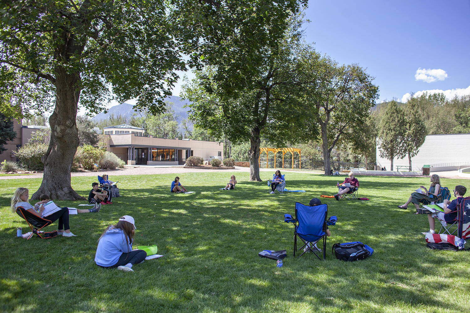 A Middle School class gathers on the quad while socially distancing.